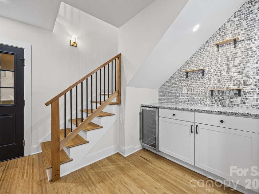 4910 Valley Stream Road, Charlotte, NC 28209.  MLS# CAR4401930, YatesRealty ID 16435. 