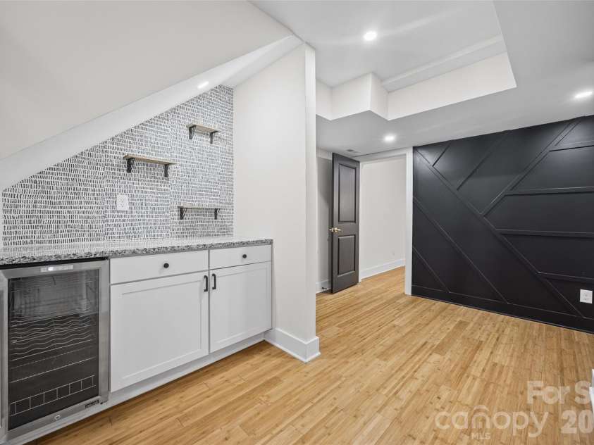 4910 Valley Stream Road, Charlotte, NC 28209.  MLS# CAR4401930, YatesRealty ID 16435. 