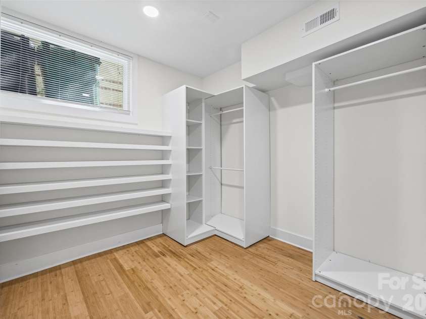 4910 Valley Stream Road, Charlotte, NC 28209.  MLS# CAR4401930, YatesRealty ID 16435. 