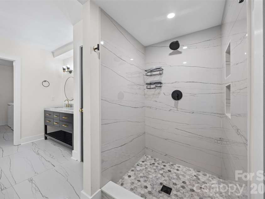 4910 Valley Stream Road, Charlotte, NC 28209.  MLS# CAR4401930, YatesRealty ID 16435. 