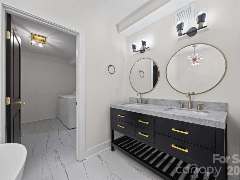 4910 Valley Stream Road, Charlotte, NC 28209.  MLS# CAR4401930, YatesRealty ID 16435. 