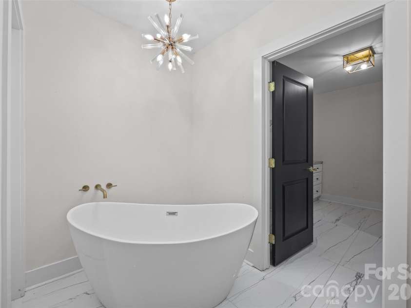 4910 Valley Stream Road, Charlotte, NC 28209.  MLS# CAR4401930, YatesRealty ID 16435. 