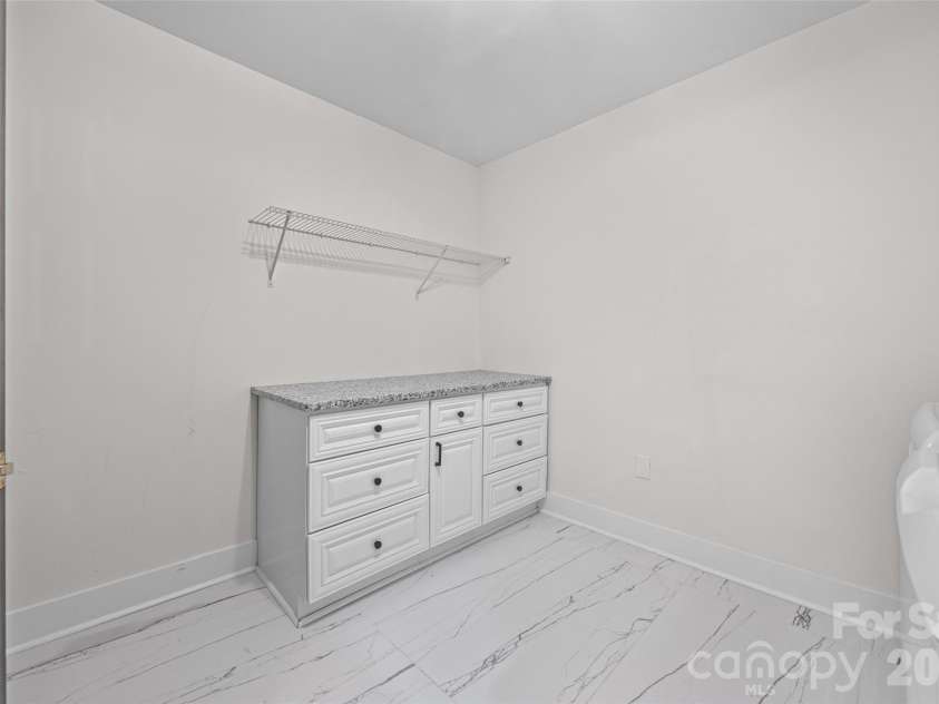 4910 Valley Stream Road, Charlotte, NC 28209.  MLS# CAR4401930, YatesRealty ID 16435. 