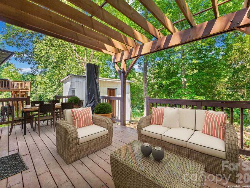 4910 Valley Stream Road, Charlotte, NC 28209.  MLS# CAR4401930, YatesRealty ID 16435. 
