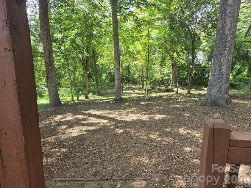 4910 Valley Stream Road, Charlotte, NC 28209.  MLS# CAR4401930, YatesRealty ID 16435. 