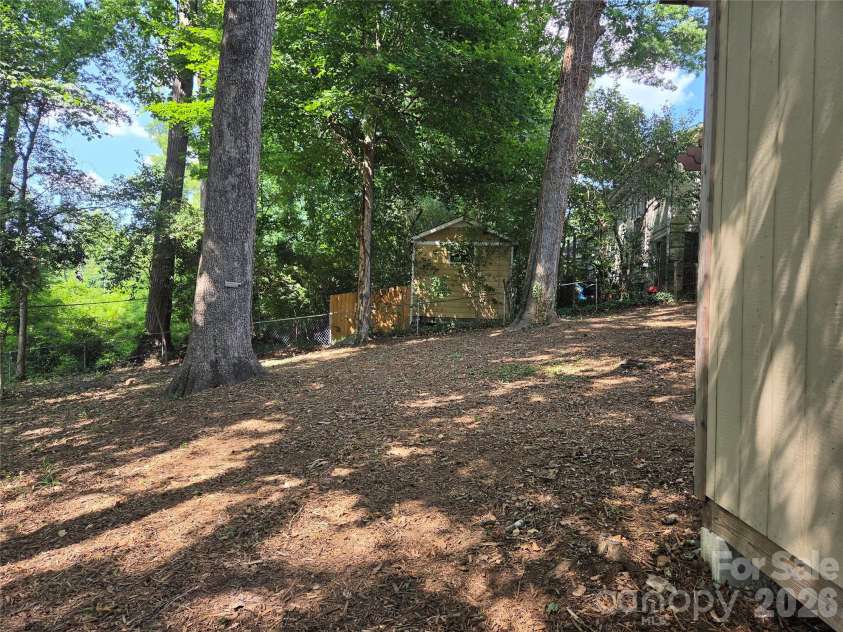 4910 Valley Stream Road, Charlotte, NC 28209.  MLS# CAR4401930, YatesRealty ID 16435. 