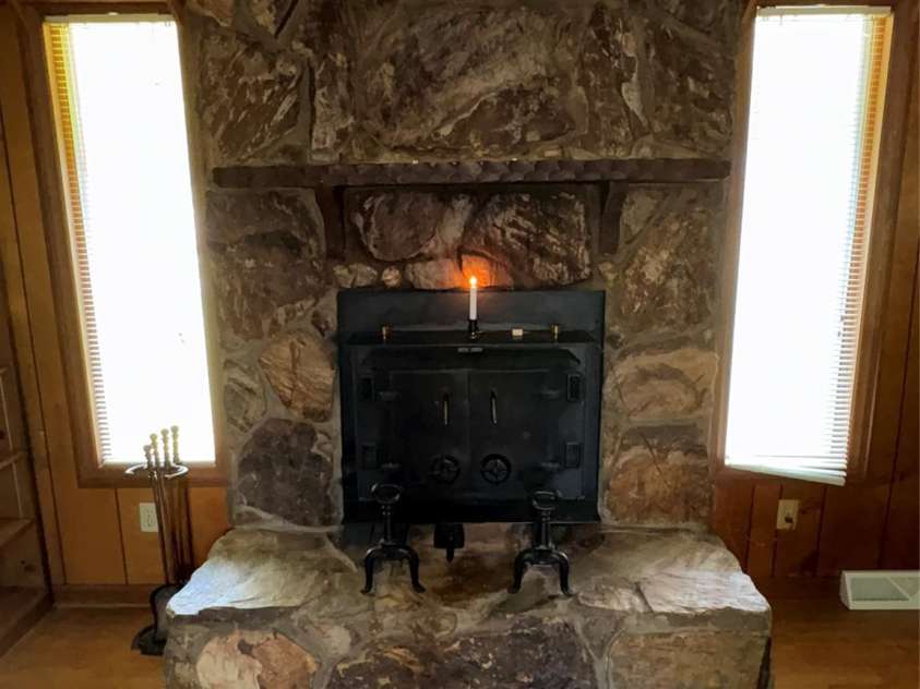 947 Ravendale Drive, Charlotte, NC 28216.  MLS# CAR4257250, YatesRealty ID 16435. 