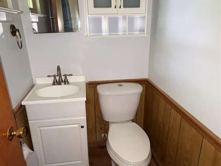 947 Ravendale Drive, Charlotte, NC 28216.  MLS# CAR4257250, YatesRealty ID 16435. 