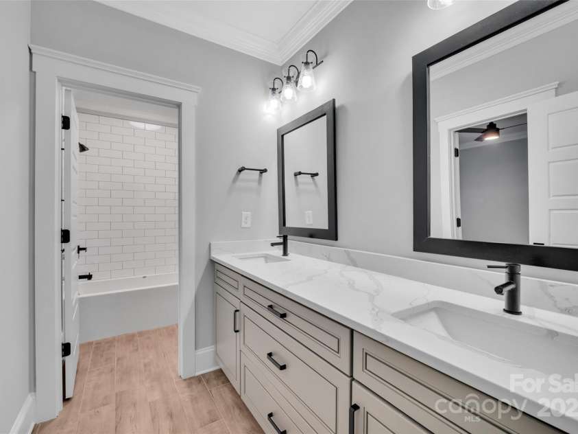 1622 Hunters Place Road, York, SC 29745.  MLS# CAR4317983, YatesRealty ID 16436. Jack n Jill Bathroom