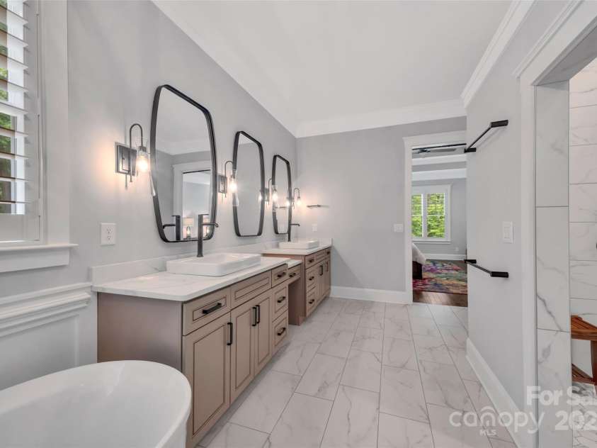 1622 Hunters Place Road, York, SC 29745.  MLS# CAR4317983, YatesRealty ID 16436. Primary Bathroom