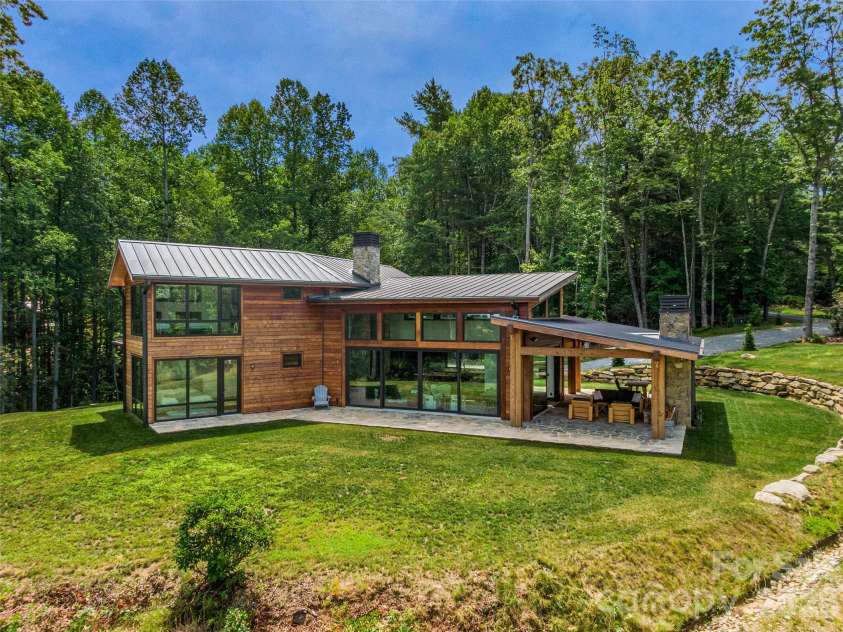 30 Banks Lane, Brevard, NC 28712.  MLS# CAR4367938, YatesRealty ID 16436. 