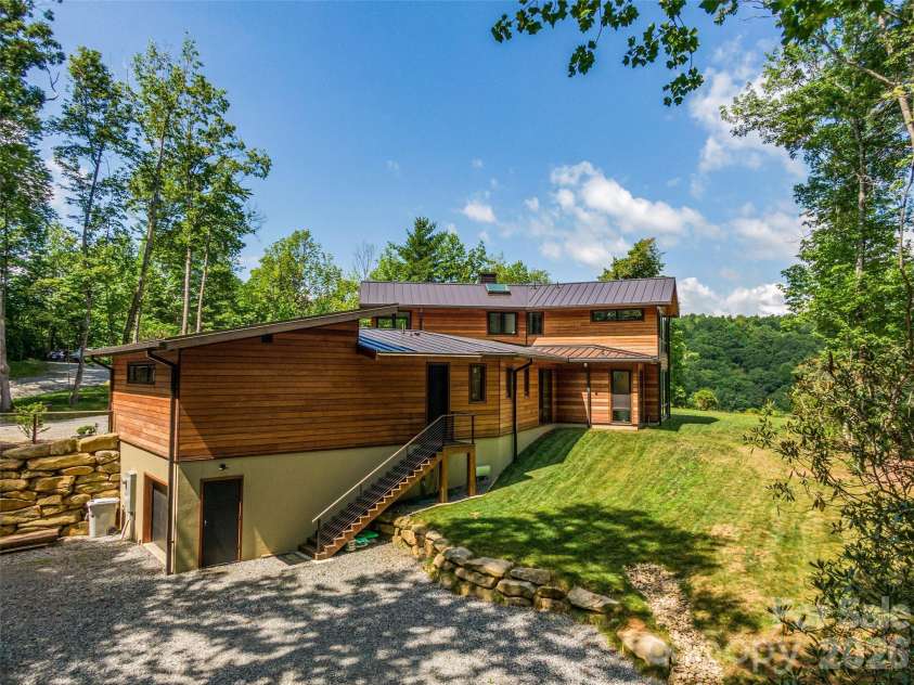 30 Banks Lane, Brevard, NC 28712.  MLS# CAR4367938, YatesRealty ID 16436. 