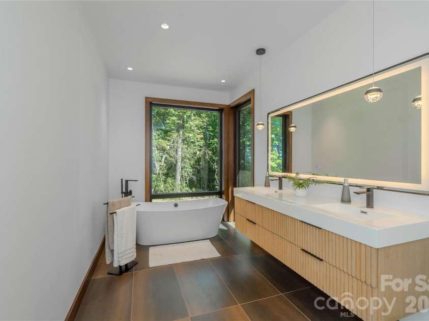 30 Banks Lane, Brevard, NC 28712.  MLS# CAR4367938, YatesRealty ID 16436. 
