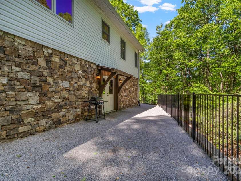 1493 Upper Browns Creek Road, Burnsville, NC 28714.  MLS# CAR4261029, YatesRealty ID 16437. 