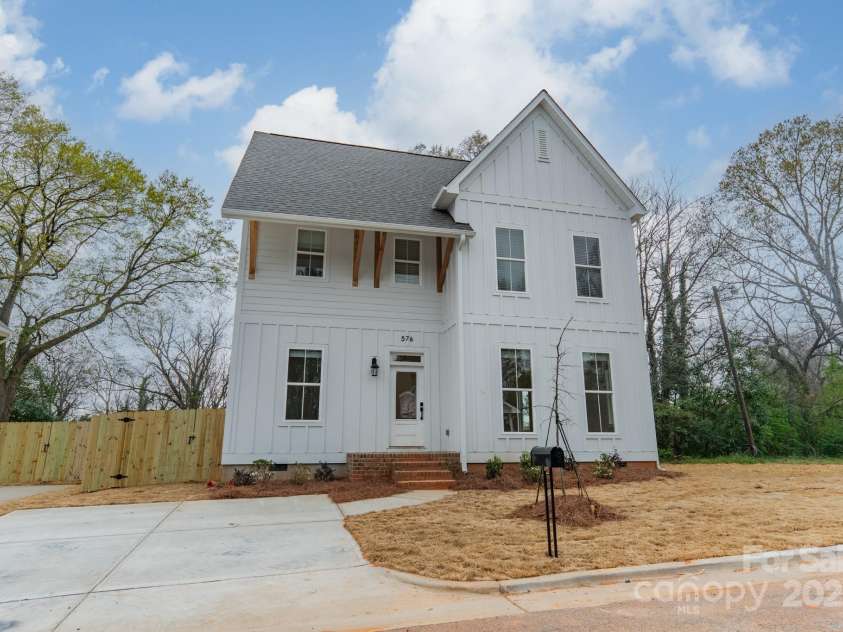 576 Reid Street, Belmont, NC 28012.  MLS# CAR4228458, YatesRealty ID 16438. 