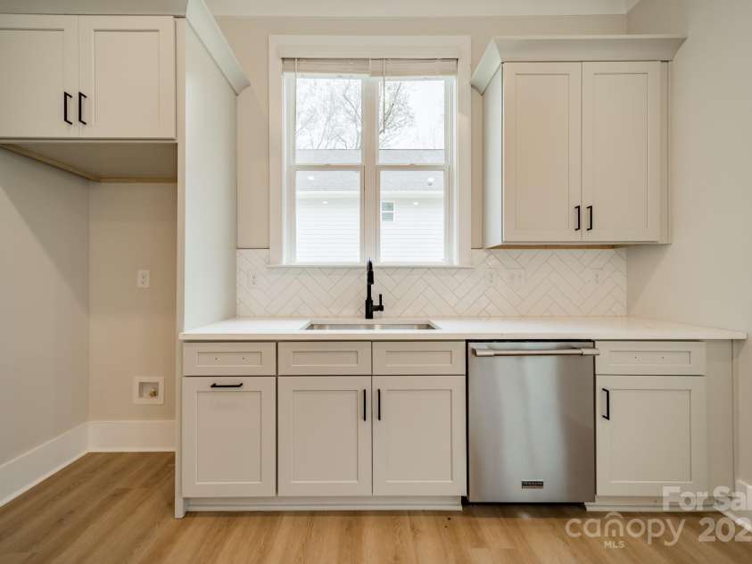 576 Reid Street, Belmont, NC 28012.  MLS# CAR4228458, YatesRealty ID 16438. 