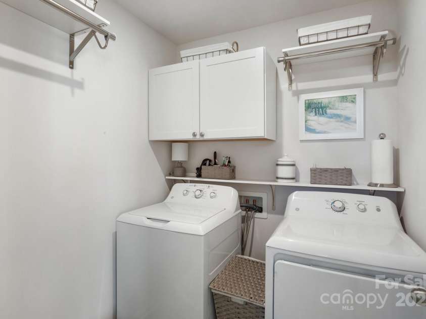 108 Creekview Road, Hendersonville, NC 28792.  MLS# CAR4209985, YatesRealty ID 16439. 