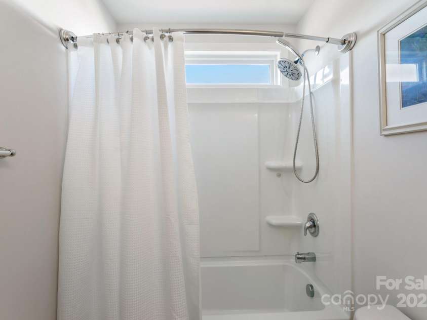 108 Creekview Road, Hendersonville, NC 28792.  MLS# CAR4209985, YatesRealty ID 16439. 