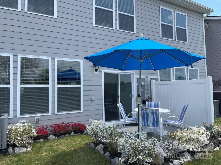 108 Creekview Road, Hendersonville, NC 28792.  MLS# CAR4209985, YatesRealty ID 16439. 