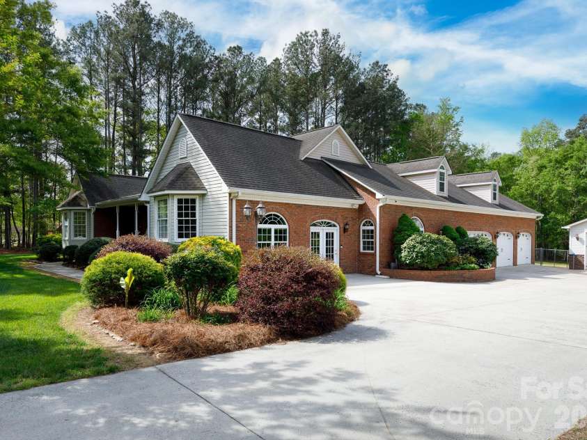 4307 Edgeland Road, Edgemoor, SC 29712.  MLS# CAR4367911, YatesRealty ID 16439. 