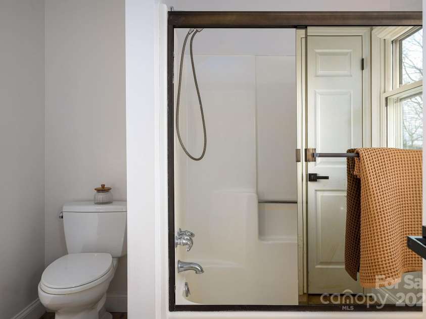 277 Sunset Boulevard, Lexington, NC 27292.  MLS# CAR4231406, YatesRealty ID 1644. 