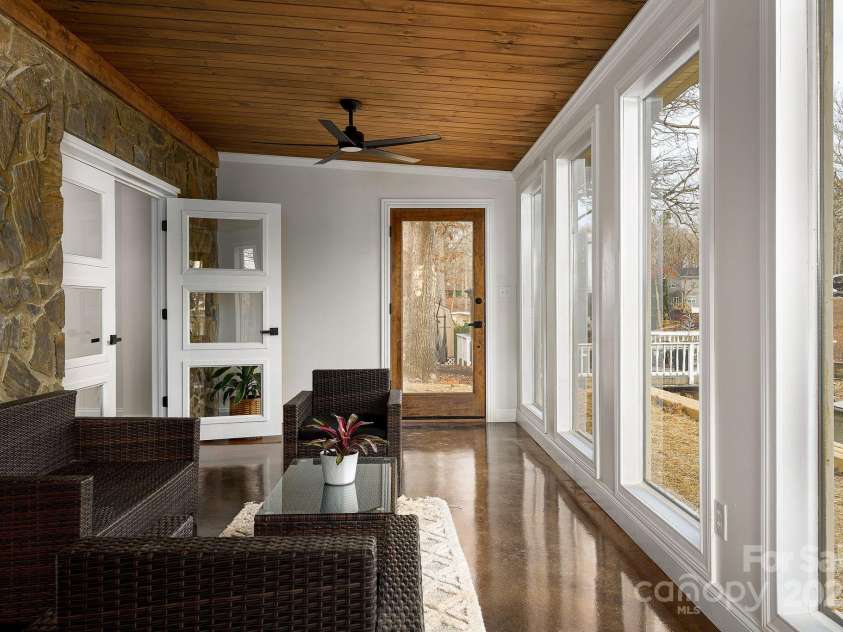 277 Sunset Boulevard, Lexington, NC 27292.  MLS# CAR4231406, YatesRealty ID 1644. 