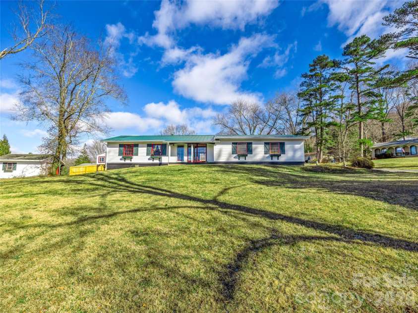 34 Southwicke Drive, Arden, NC 28704.  MLS# CAR4341625, YatesRealty ID 1644. 