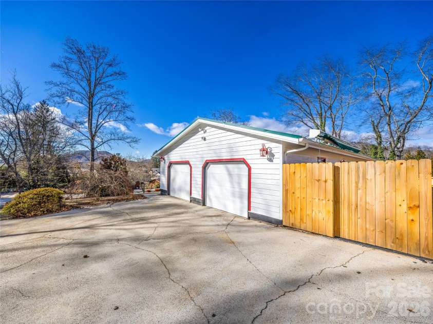 34 Southwicke Drive, Arden, NC 28704.  MLS# CAR4341625, YatesRealty ID 1644. 