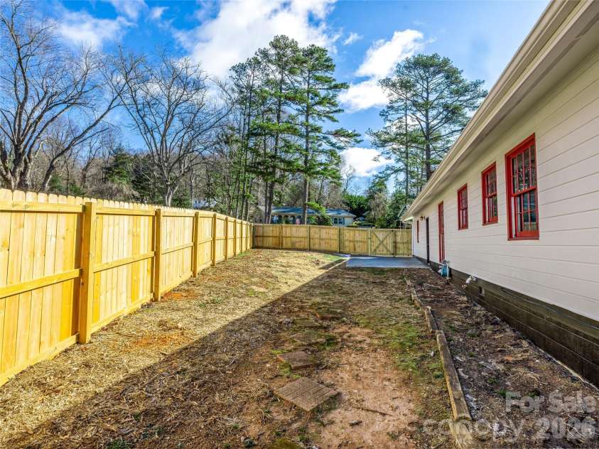 34 Southwicke Drive, Arden, NC 28704.  MLS# CAR4341625, YatesRealty ID 1644. 