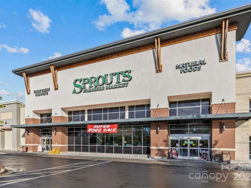 11209 Flenniken Court, Charlotte, NC 28277.  MLS# CAR4333746, YatesRealty ID 16440. 