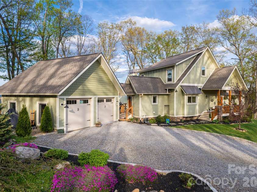 366 Signature Row Boulevard, Waynesville, NC 28785.  MLS# CAR4373679, YatesRealty ID 16440. 
