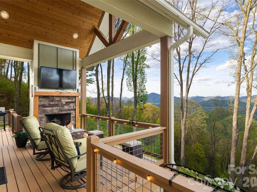 366 Signature Row Boulevard, Waynesville, NC 28785.  MLS# CAR4373679, YatesRealty ID 16440. 