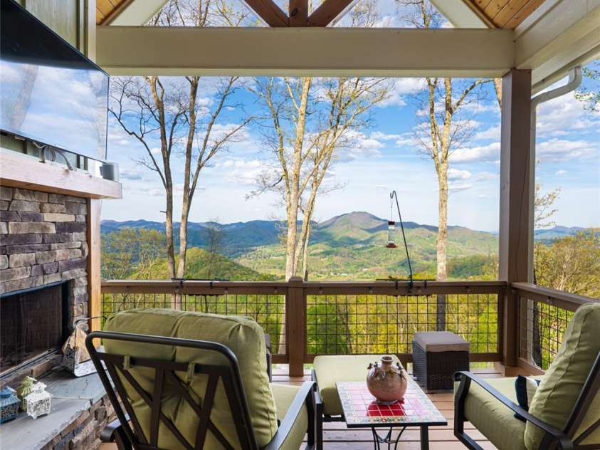 366 Signature Row Boulevard, Waynesville, NC 28785.  MLS# CAR4373679, YatesRealty ID 16440. 