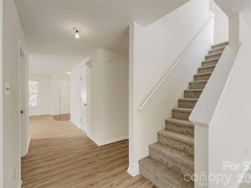 2013 Beckwith Lane, Waxhaw, NC 28173.  MLS# CAR4349536, YatesRealty ID 16441. Entry/Foyer