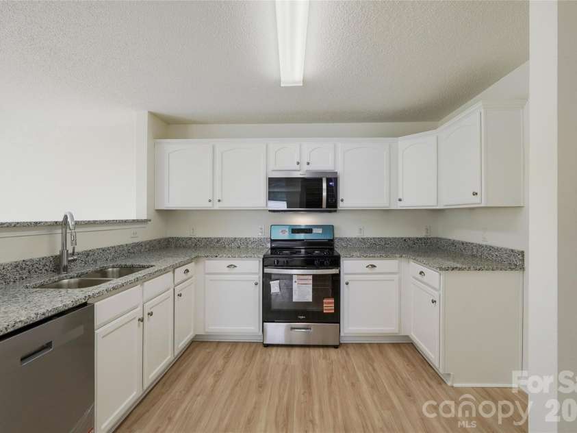 2013 Beckwith Lane, Waxhaw, NC 28173.  MLS# CAR4349536, YatesRealty ID 16441. Kitchen