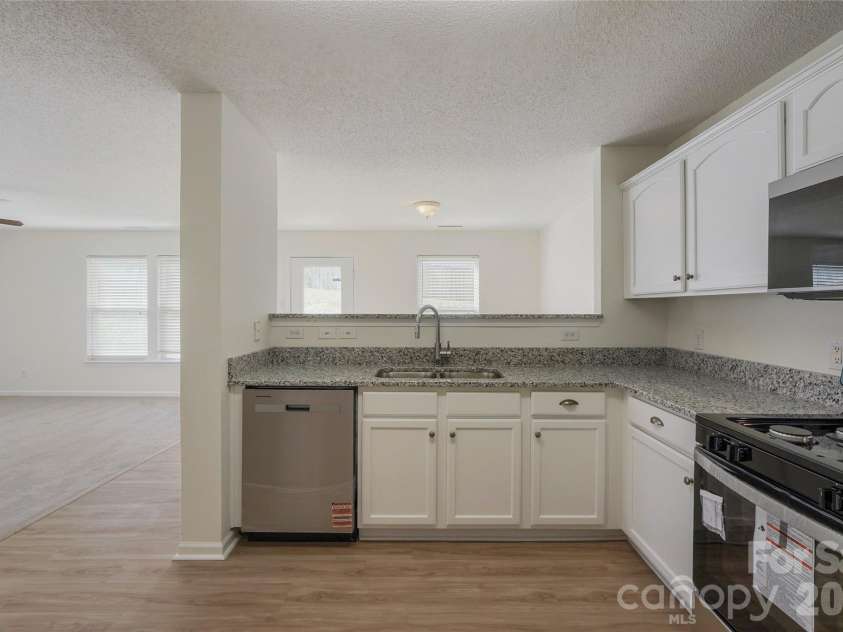 2013 Beckwith Lane, Waxhaw, NC 28173.  MLS# CAR4349536, YatesRealty ID 16441. Kitchen
