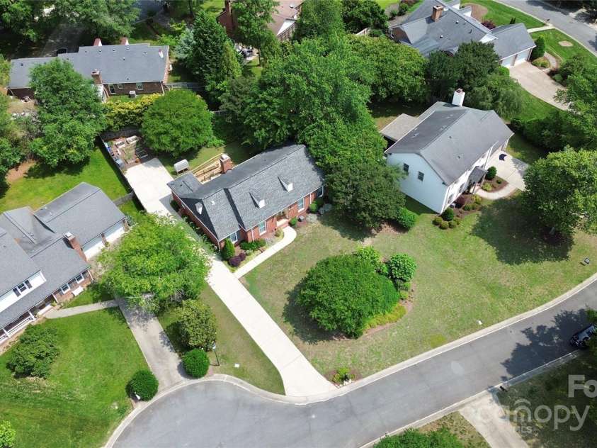 10024 Tealridge Lane, Charlotte, NC 28277.  MLS# CAR4262628, YatesRealty ID 16442. 