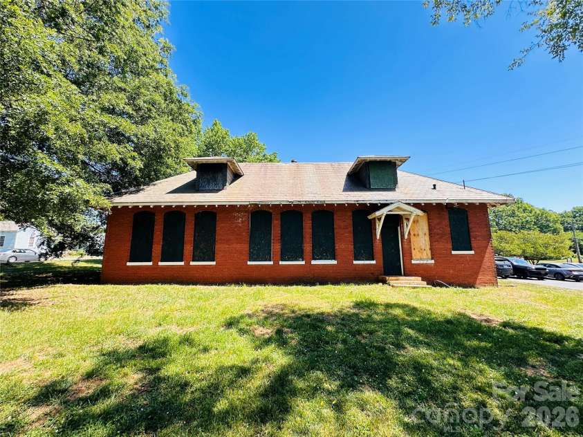 4145 Gossett Avenue, Charlotte, NC 28208.  MLS# CAR4373111, YatesRealty ID 16446. 