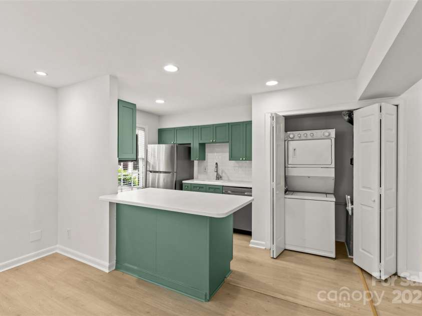 108 Colville Road, Charlotte, NC 28207.  MLS# CAR4233402, YatesRealty ID 16447. 