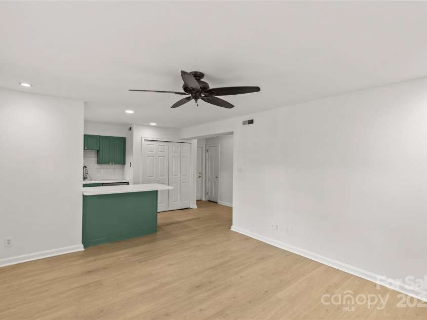 108 Colville Road, Charlotte, NC 28207.  MLS# CAR4233402, YatesRealty ID 16447. 