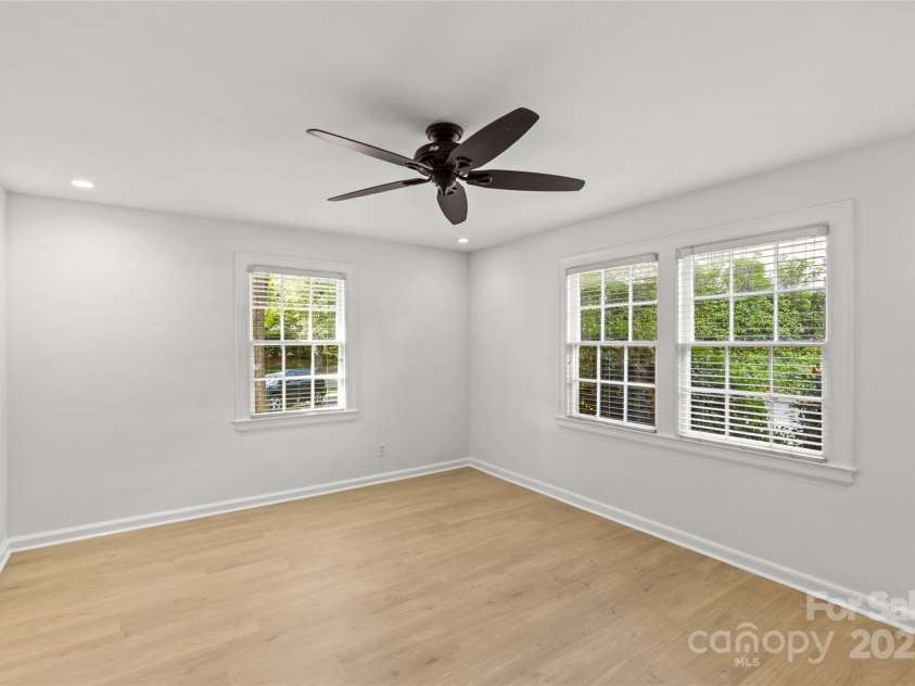 108 Colville Road, Charlotte, NC 28207.  MLS# CAR4233402, YatesRealty ID 16447. 