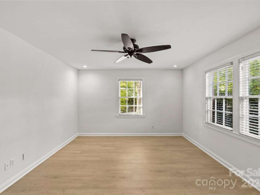 108 Colville Road, Charlotte, NC 28207.  MLS# CAR4233402, YatesRealty ID 16447. 