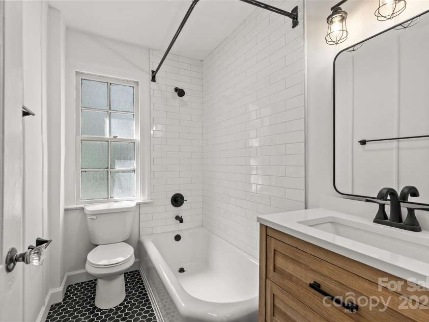 108 Colville Road, Charlotte, NC 28207.  MLS# CAR4233402, YatesRealty ID 16447. 