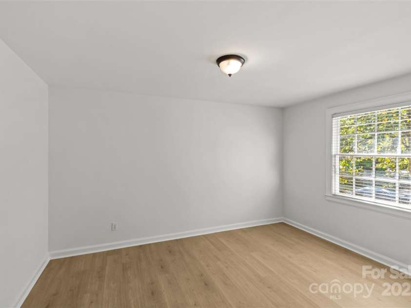 108 Colville Road, Charlotte, NC 28207.  MLS# CAR4233402, YatesRealty ID 16447. 