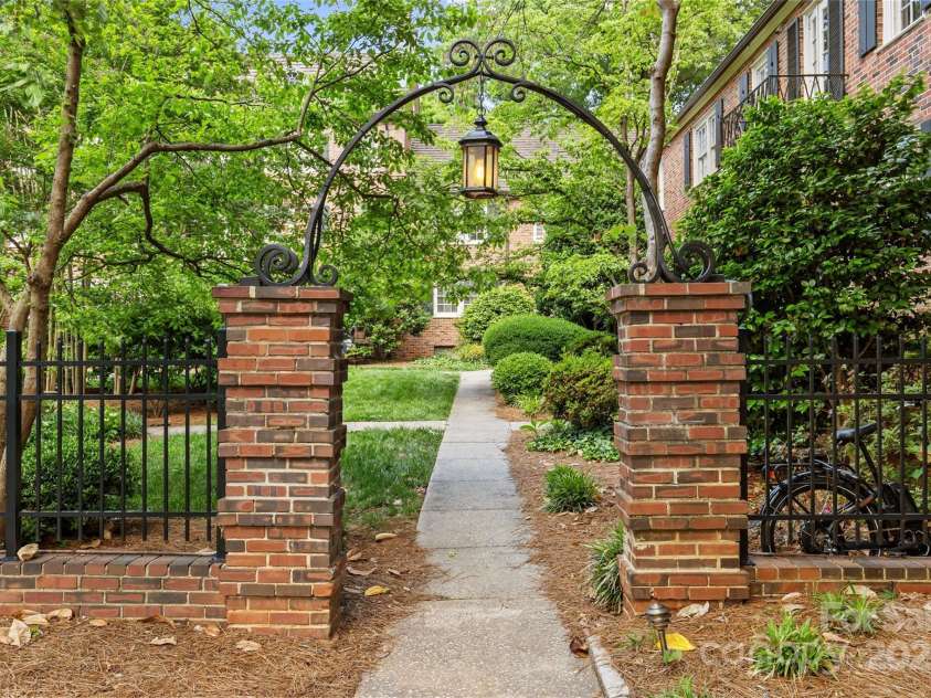 108 Colville Road, Charlotte, NC 28207.  MLS# CAR4233402, YatesRealty ID 16447. 