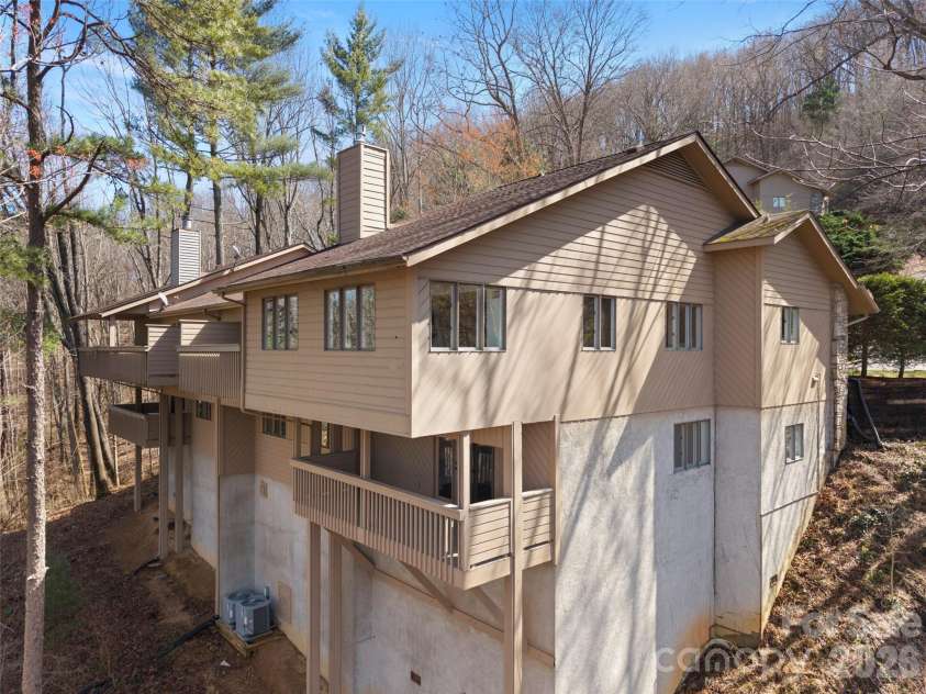 3501 Timber Trail, Asheville, NC 28804.  MLS# CAR4357759, YatesRealty ID 16447. 