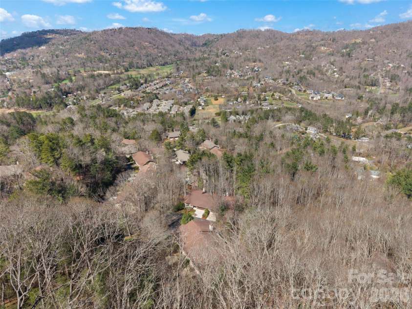3501 Timber Trail, Asheville, NC 28804.  MLS# CAR4357759, YatesRealty ID 16447. 