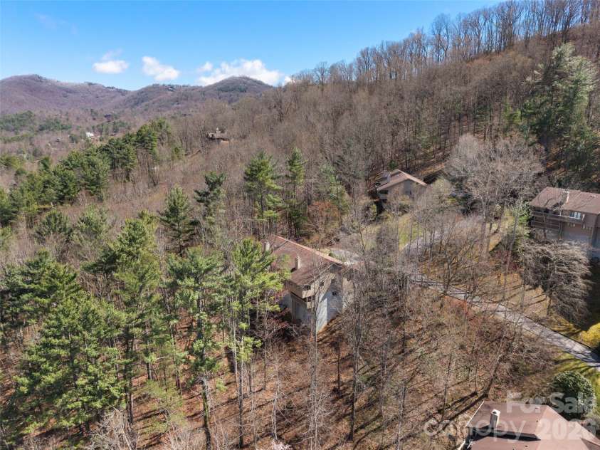 3501 Timber Trail, Asheville, NC 28804.  MLS# CAR4357759, YatesRealty ID 16447. 