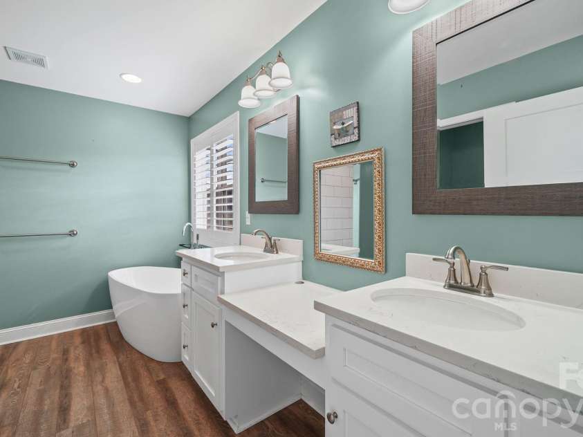 3897 Ritchie Road, Lincolnton, NC 28092.  MLS# CAR4350349, YatesRealty ID 16449. Primary Bath