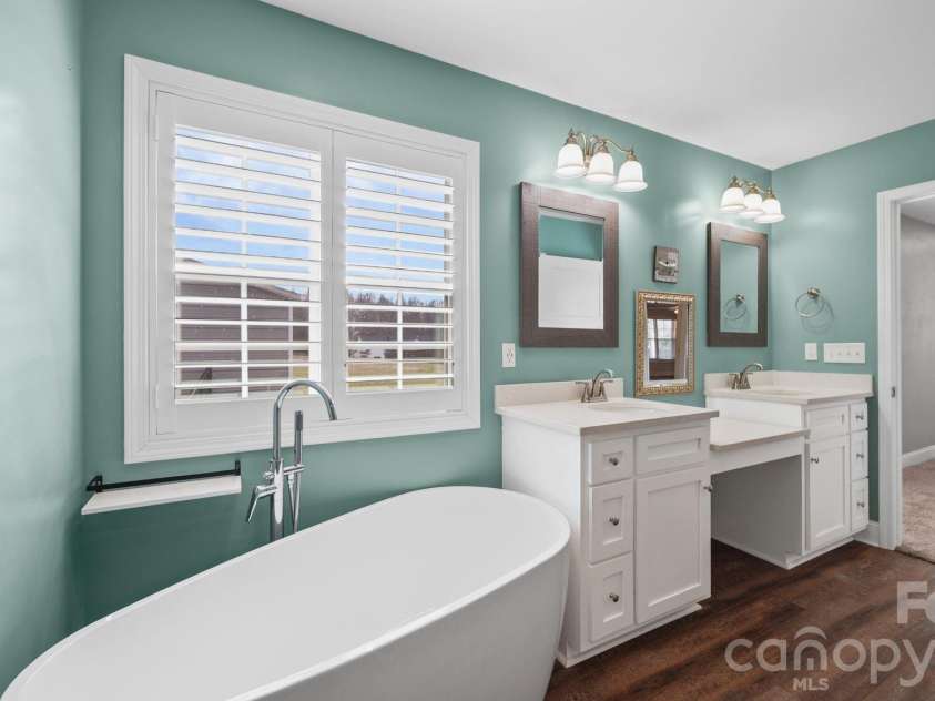 3897 Ritchie Road, Lincolnton, NC 28092.  MLS# CAR4350349, YatesRealty ID 16449. Primary Bath